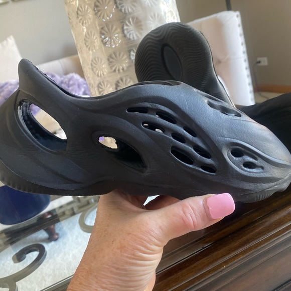 YEEZEYS! Excellent CONDITION YEEZYS, Sz 38! Used but LOTS & LOTS OF LIFE LEFT. - Picture 4 of 9